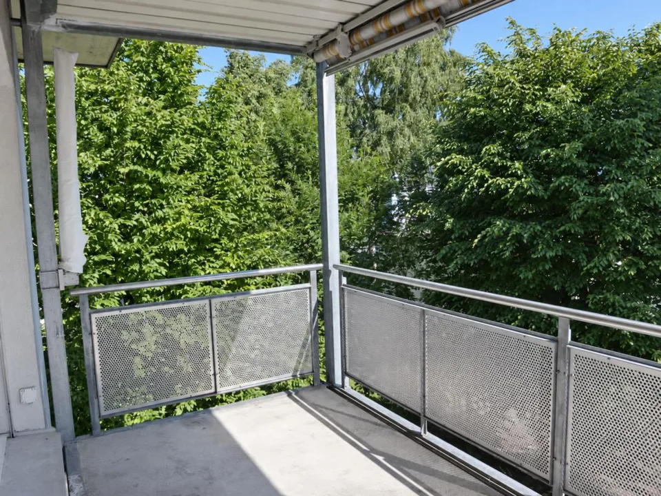 Grosszügige, helle 4.5-Zimmer-Wohnung mit Balkon in Altenrhein