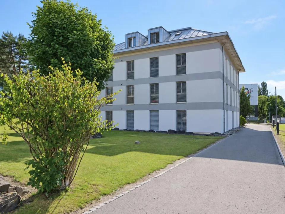 Grosszügige, helle 4.5-Zimmer-Wohnung mit Balkon in Altenrhein