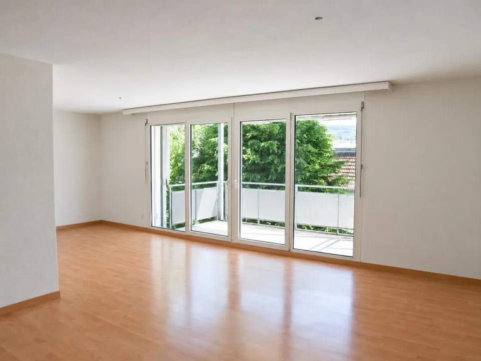 Grosszügige, helle 4.5-Zimmer-Wohnung mit Balkon in Altenrhein