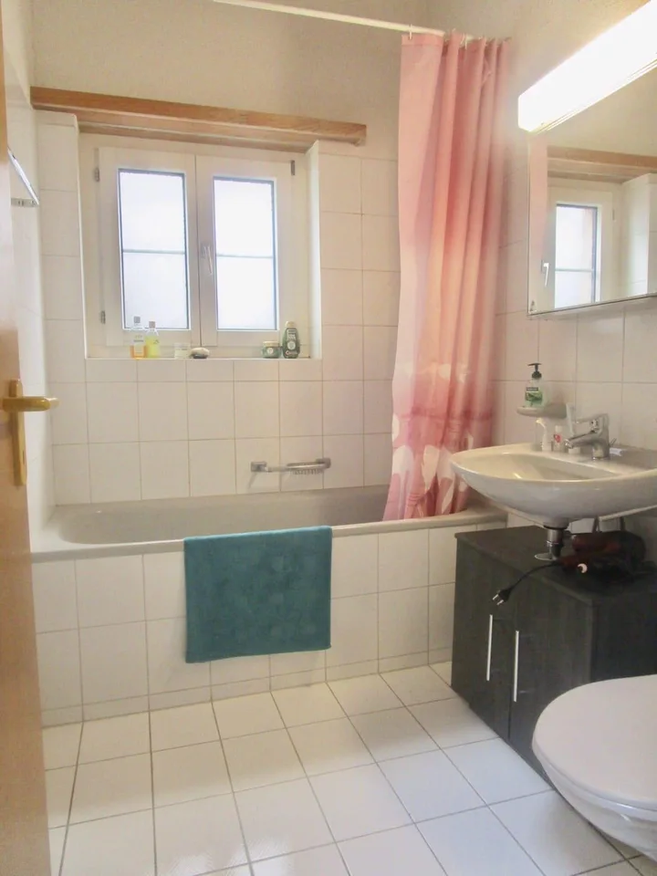 Charmante 3.5-Zimmer-Dachwohnung mit Cheminée und Balkon