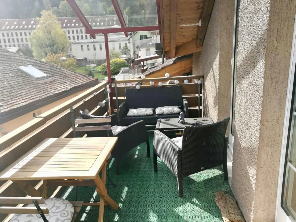 Charmante 3.5-Zimmer-Dachwohnung mit Cheminée und Balkon