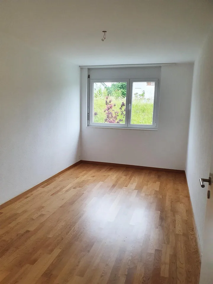 Moderne 4.5-Zimmer-Wohnung in Seenähe zu vermieten
