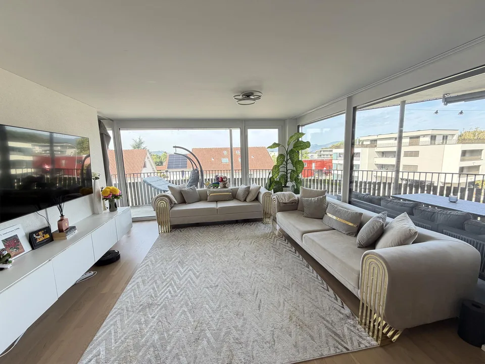 Moderne 3,5-Zimmer-Wohnung in Lenzburg – Neubau mit Balkon & wundersch