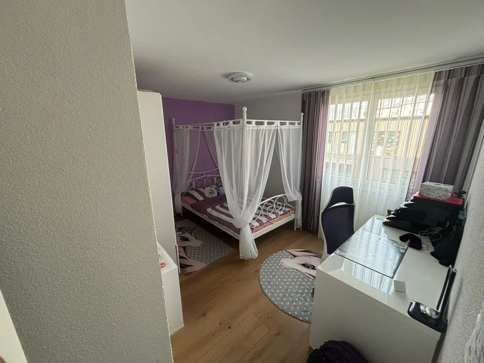 Moderne 4-Zimmer-Wohnung mit Balkon in Domat/Ems