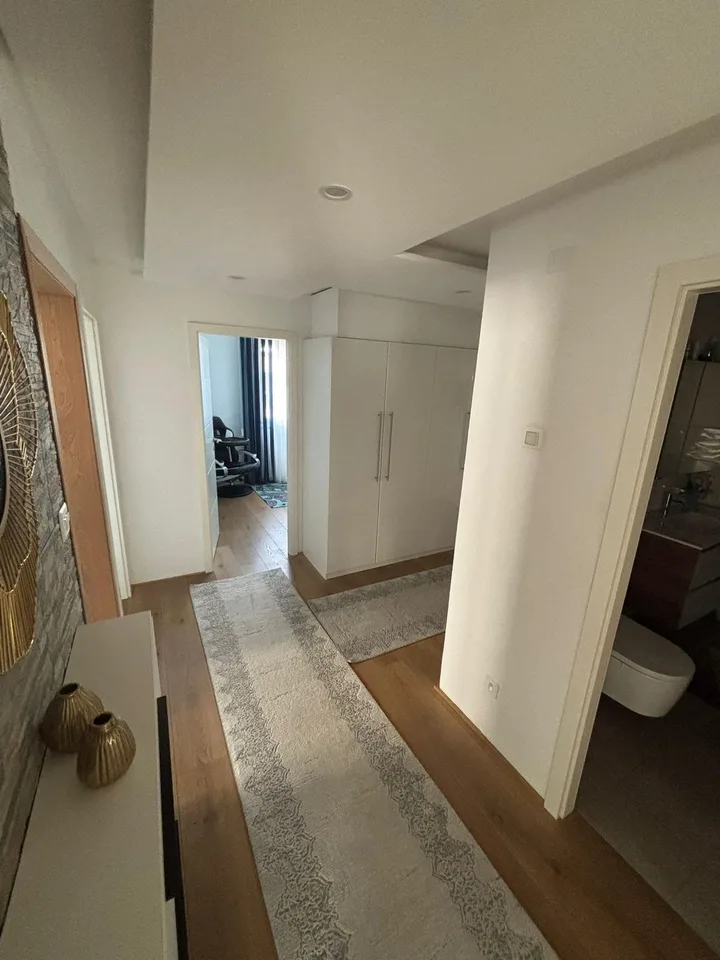 Moderne 4-Zimmer-Wohnung mit Balkon in Domat/Ems