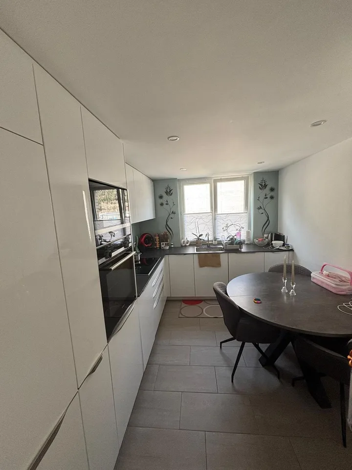 Moderne 4-Zimmer-Wohnung mit Balkon in Domat/Ems