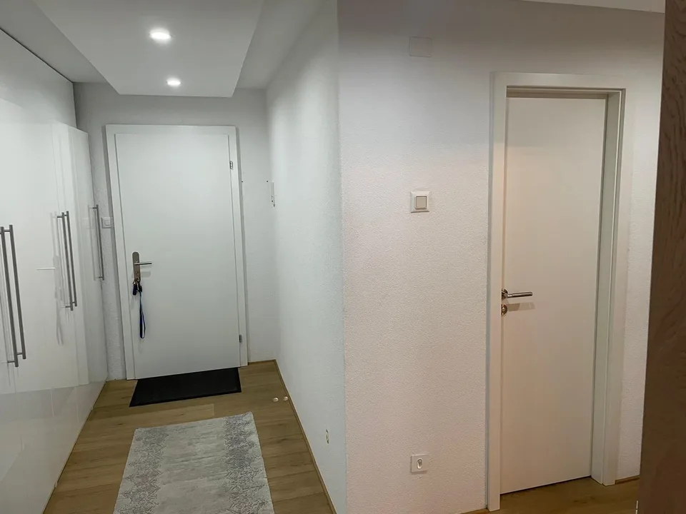 Moderne 4-Zimmer-Wohnung mit Balkon in Domat/Ems