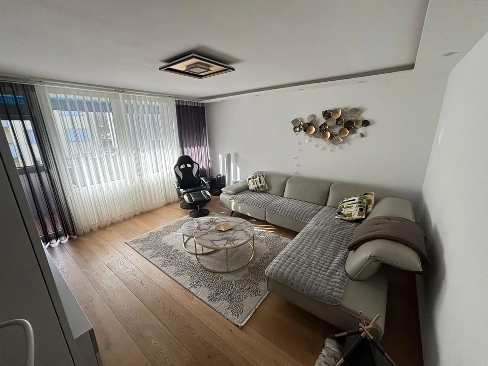 Moderne 4-Zimmer-Wohnung mit Balkon in Domat/Ems