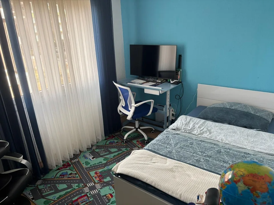 Moderne 4-Zimmer-Wohnung mit Balkon in Domat/Ems