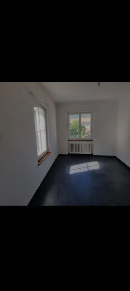 Grosse, schöne helle 3 Zimmer Wohnung im 1.OG