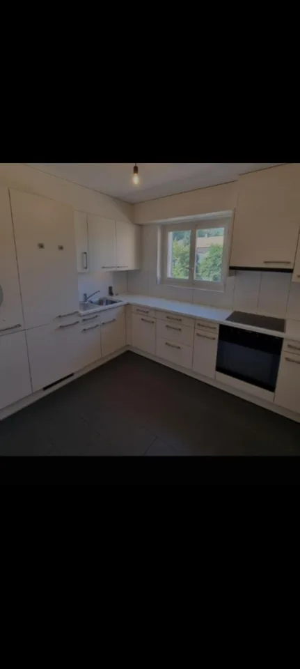 Grosse, schöne helle 3 Zimmer Wohnung im 1.OG