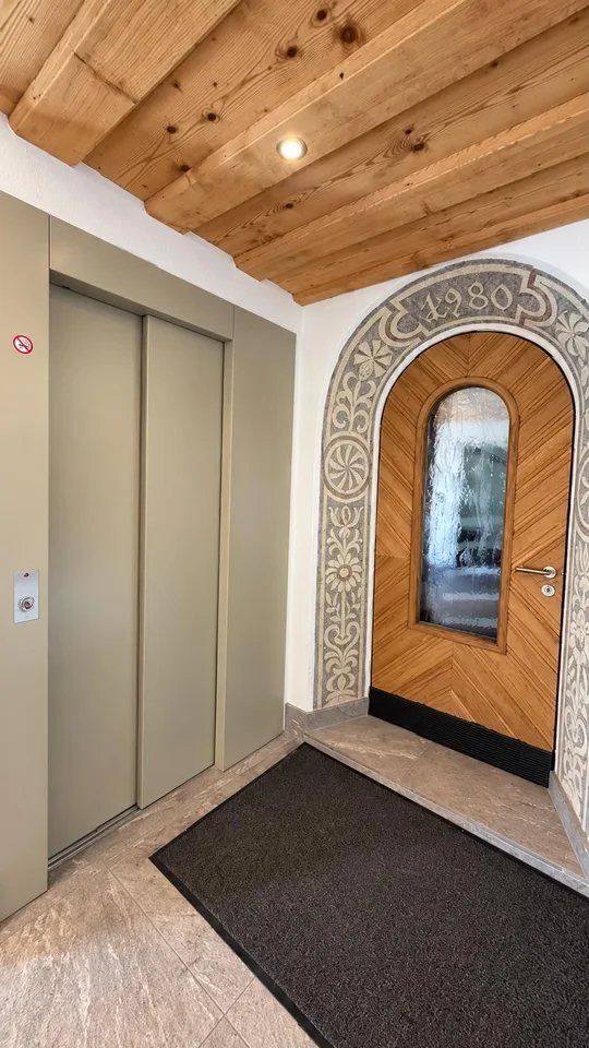 Exklusive 5.5 Zimmer Dachgeschosswohnung im Zentrum von Klosters