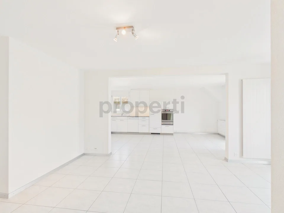 Moderne 3.5-Zimmer-Wohnung mit grosszügigem Grundriss und sonnigem ...
