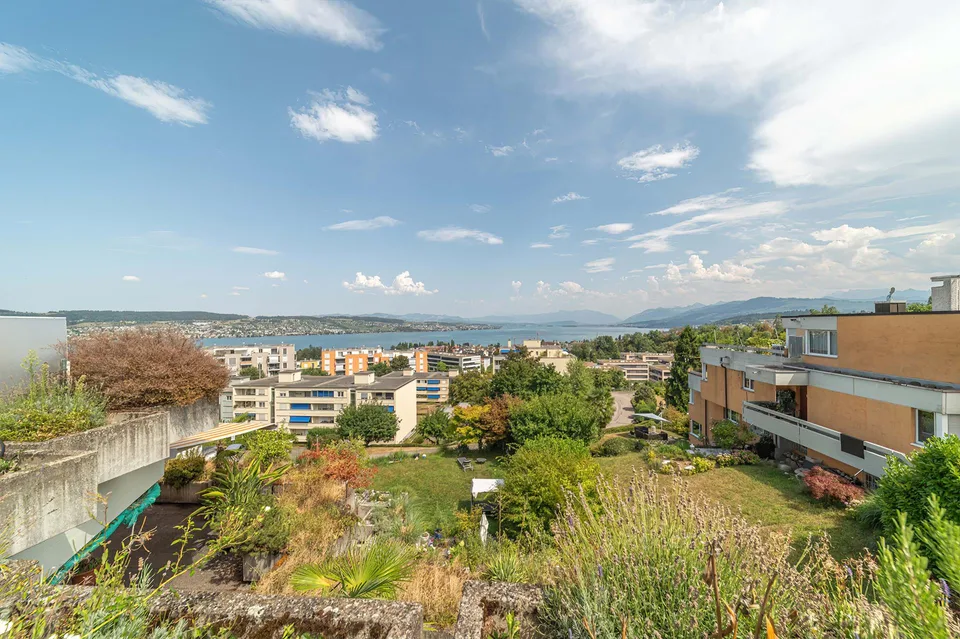 Traumhafte Terrassenwohnung mit unverbaubarer Sicht auf See und Berge – Foto 13 von 18