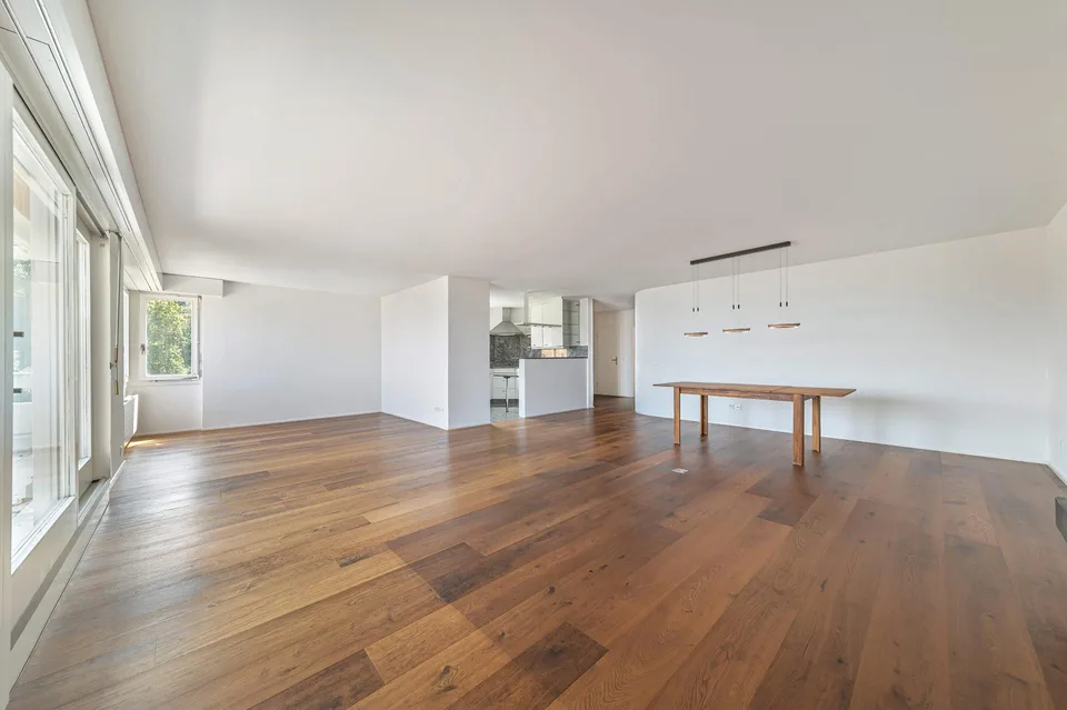 Traumhafte Terrassenwohnung mit unverbaubarer Sicht auf See und Berge – Foto 4 von 18