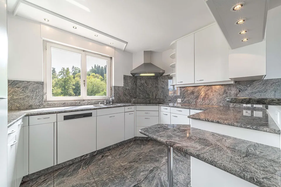 Traumhafte Terrassenwohnung mit unverbaubarer Sicht auf See und Berge – Foto 5 von 18
