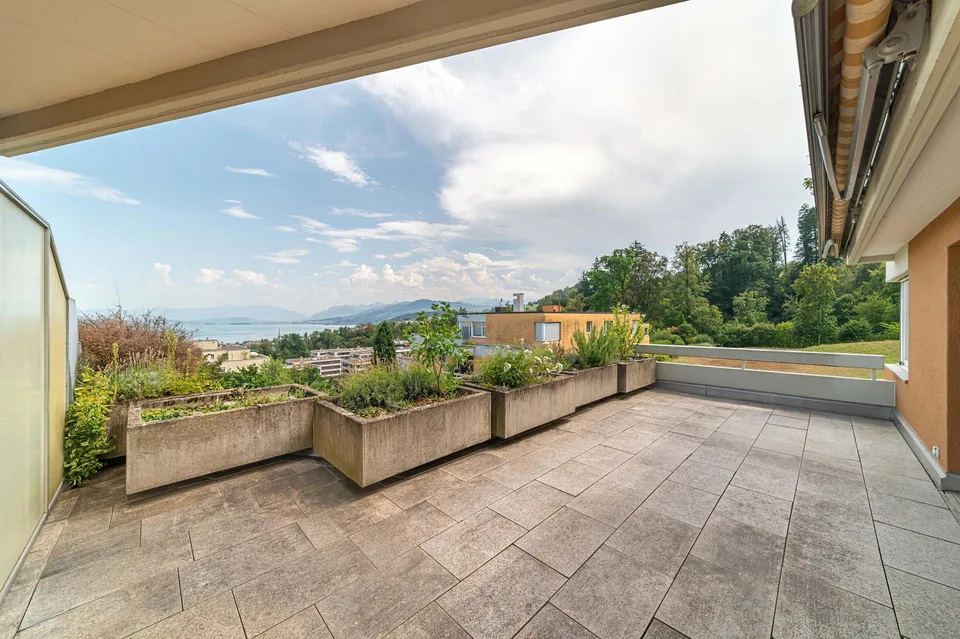 Traumhafte Terrassenwohnung mit unverbaubarer Sicht auf See und Berge – Foto 12 von 18