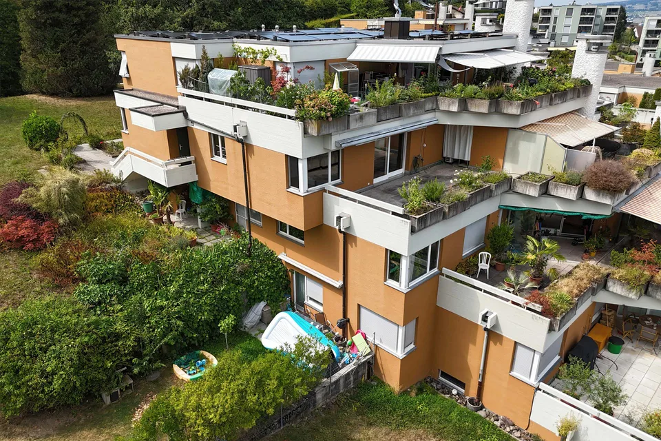 Traumhafte Terrassenwohnung mit unverbaubarer Sicht auf See und Berge – Foto 2 von 18