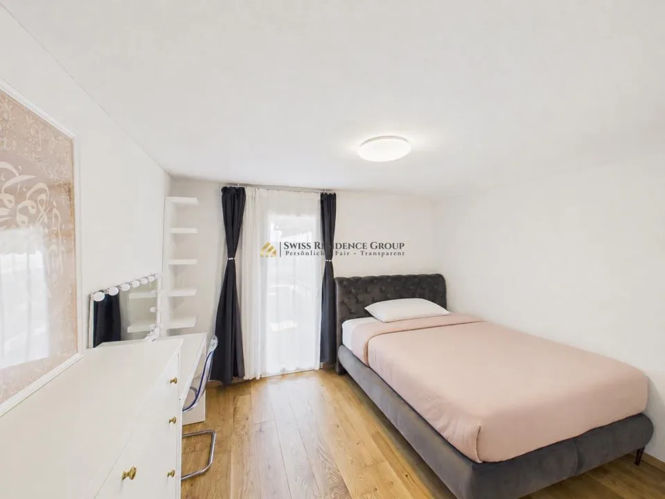 Wohnen mit Weitsicht: 7.5-Zimmer Einfamilienhaus mit Pool und grossem Garten – Foto 10 von 14
