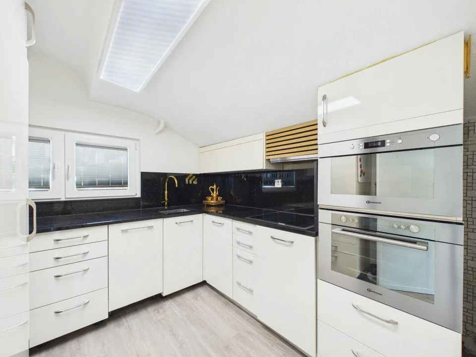 Wohnen mit Weitsicht: 7.5-Zimmer Einfamilienhaus mit Pool und grossem Garten – Foto 12 von 14