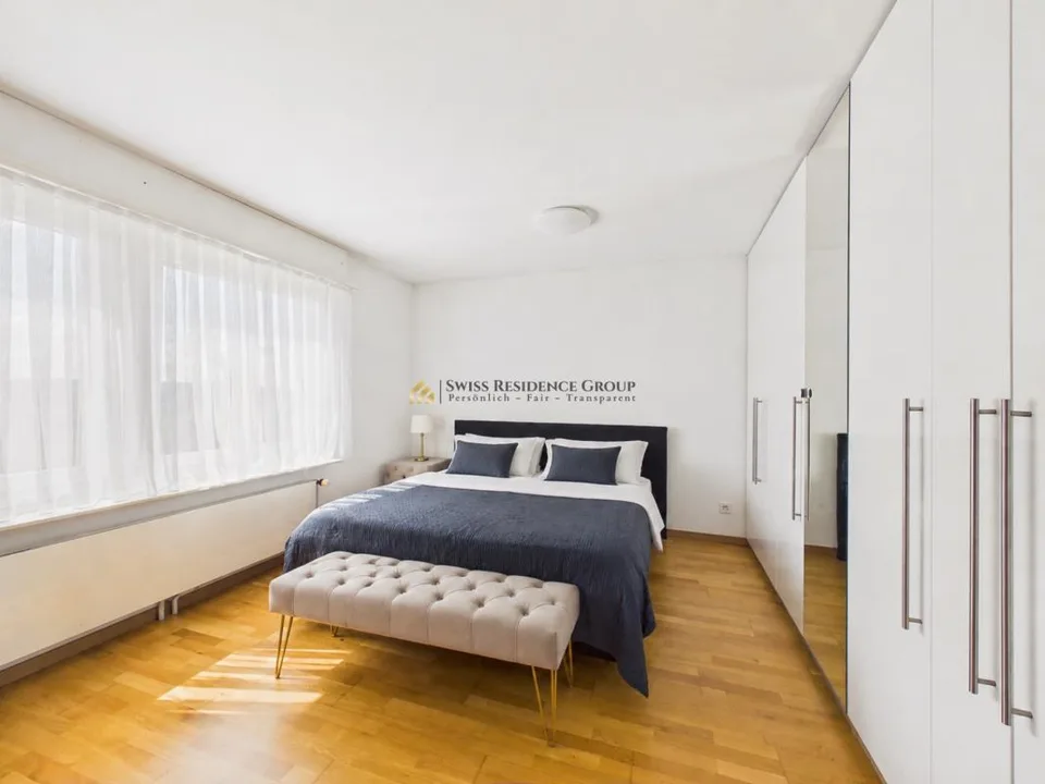 Wohnen mit Weitsicht: 7.5-Zimmer Einfamilienhaus mit Pool und grossem Garten – Foto 8 von 14