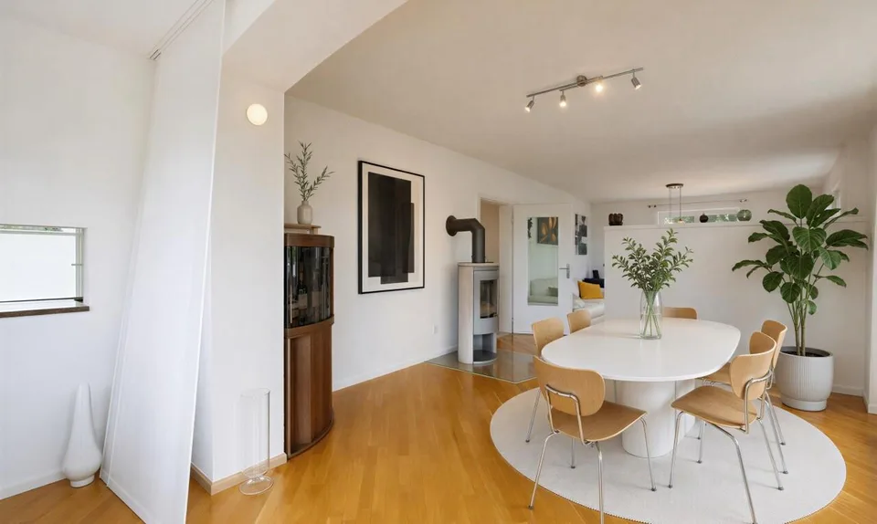 Freistehendes Einfamilienhaus mit herrlichem Garten und Grünsicht – Foto 2 von 11