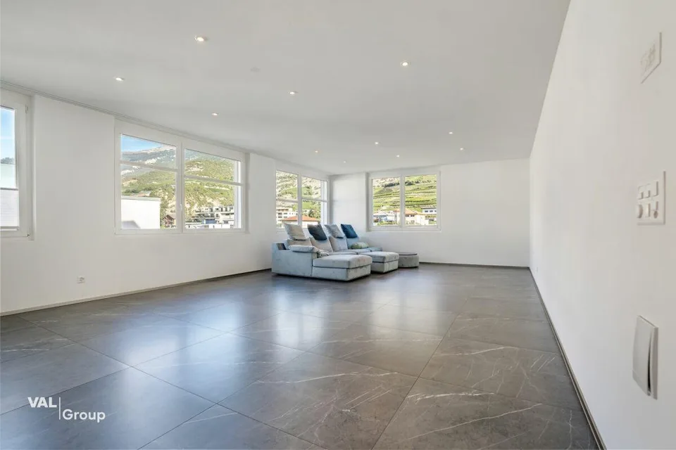 Moderno appartamento duplex attico con panorama montano