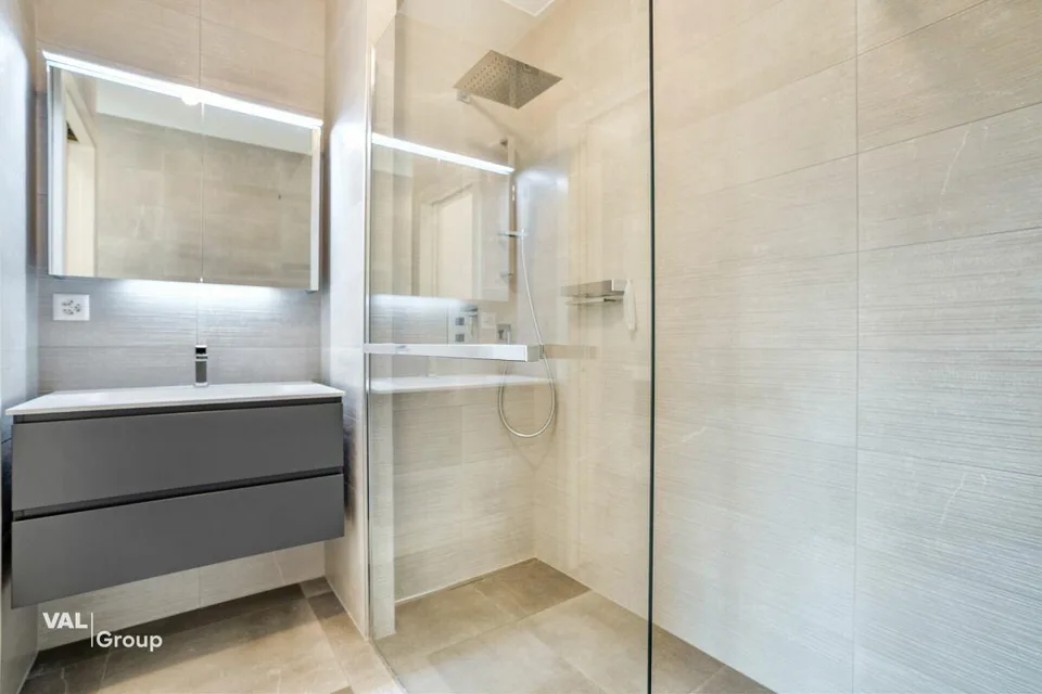 Moderno appartamento duplex attico con panorama montano