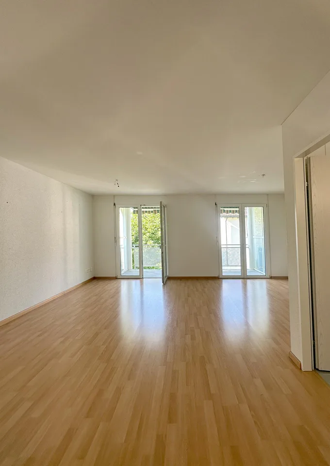 Schöne, grosszügige 1 1/2 Zimmer Wohnung im sonnigen Sax