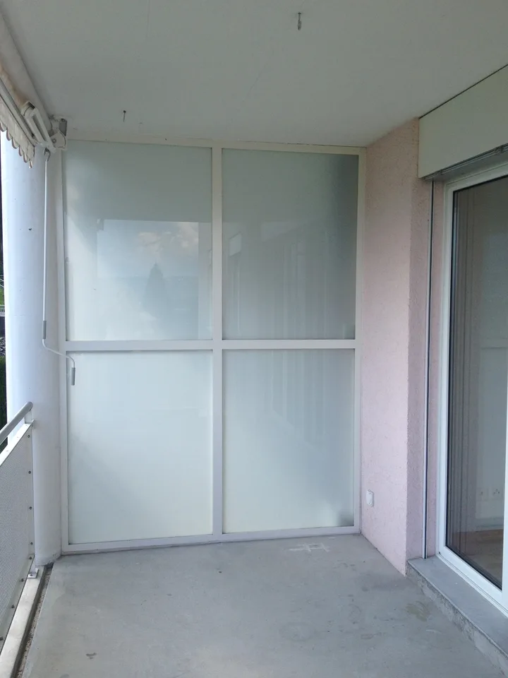 Schöne, grosszügige 1 1/2 Zimmer Wohnung im sonnigen Sax