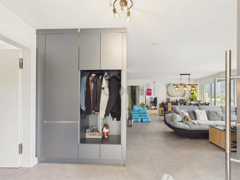 Sunny balcony, two modern bathrooms and barrier-free comfort with lift