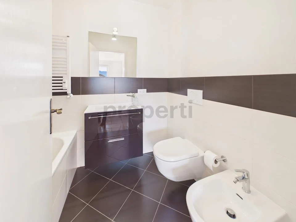Apartment with Large Terrace, Condominium Pool, and Wood Fireplace – photo 19 of 20