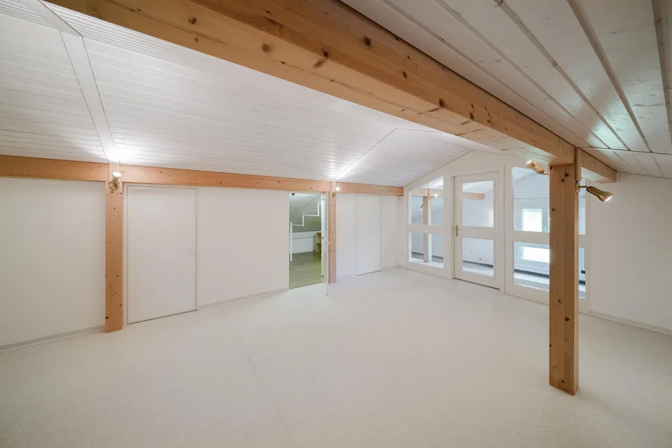 5.5 Zimmer Einfamilienhaus mit Panorama-Aussicht & Innen-Pool