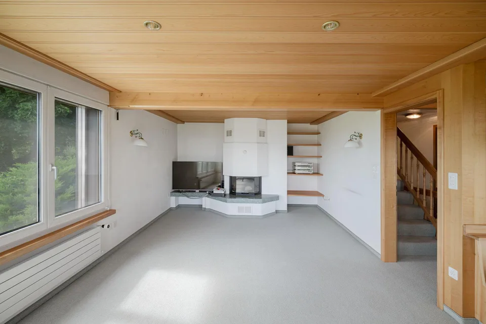 5.5 Zimmer Einfamilienhaus mit Panorama-Aussicht & Innen-Pool