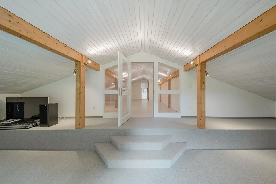 5.5 Zimmer Einfamilienhaus mit Panorama-Aussicht & Innen-Pool
