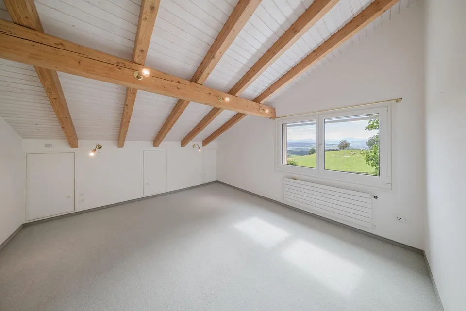 5.5 Zimmer Einfamilienhaus mit Panorama-Aussicht & Innen-Pool