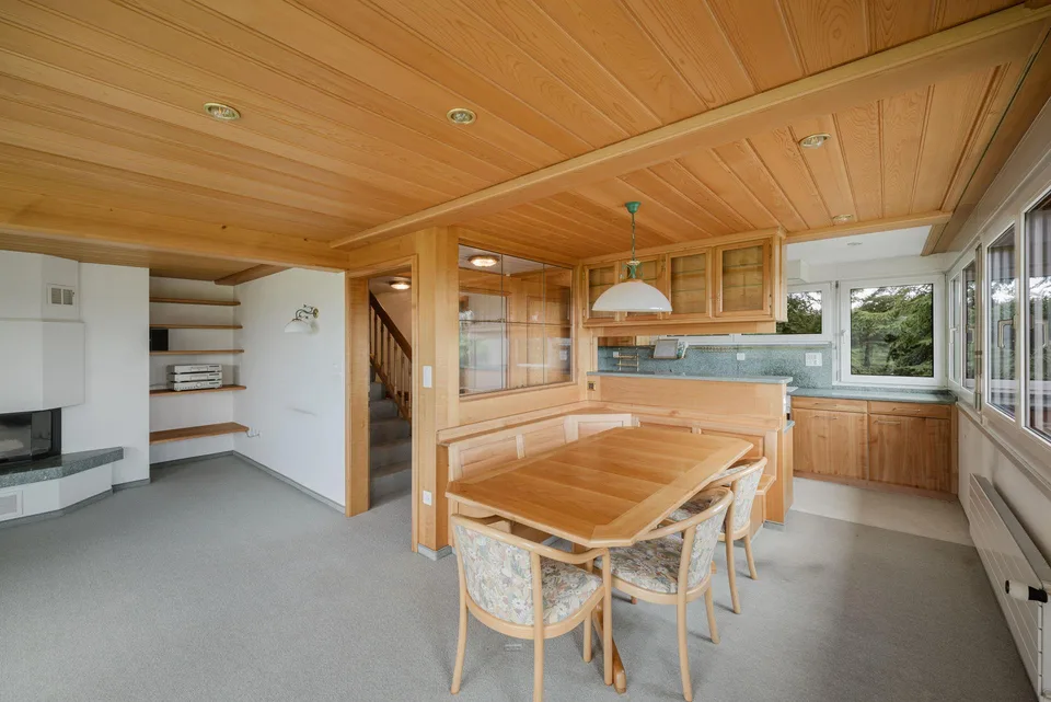 5.5 Zimmer Einfamilienhaus mit Panorama-Aussicht & Innen-Pool