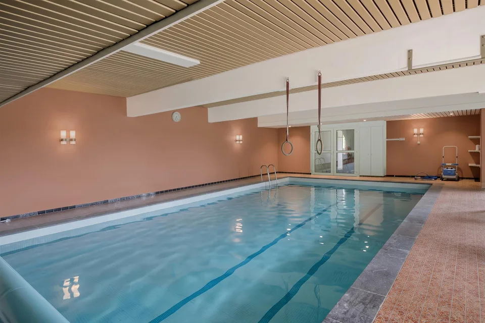 5.5 Zimmer Einfamilienhaus mit Panorama-Aussicht & Innen-Pool