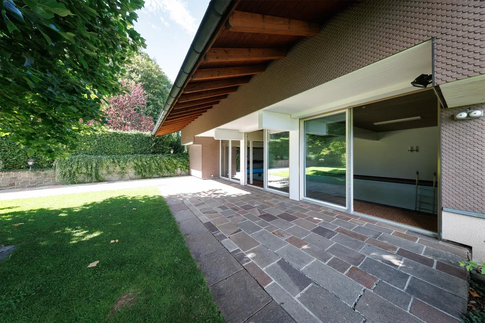 5.5 Zimmer Einfamilienhaus mit Panorama-Aussicht & Innen-Pool
