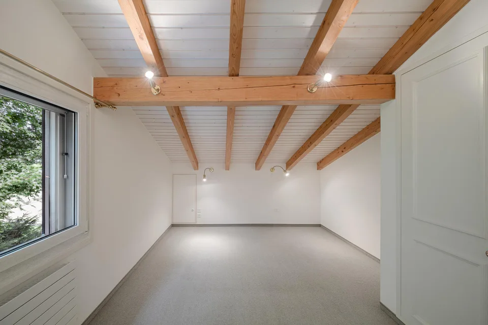 5.5 Zimmer Einfamilienhaus mit Panorama-Aussicht & Innen-Pool