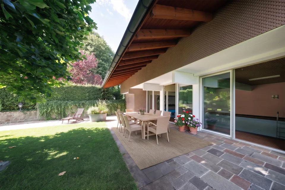 5.5 Zimmer Einfamilienhaus mit Panorama-Aussicht & Innen-Pool