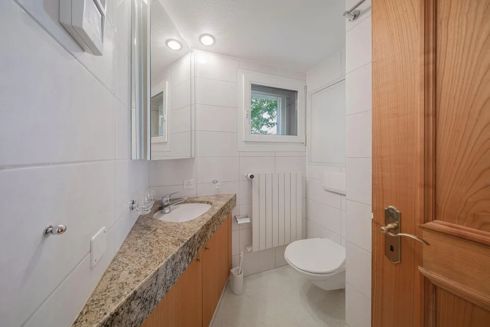 5.5 Zimmer Einfamilienhaus mit Panorama-Aussicht & Innen-Pool