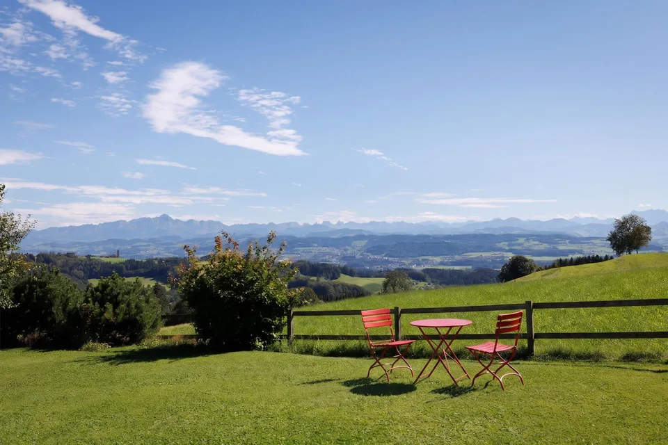 5.5 Zimmer Einfamilienhaus mit Panorama-Aussicht & Innen-Pool
