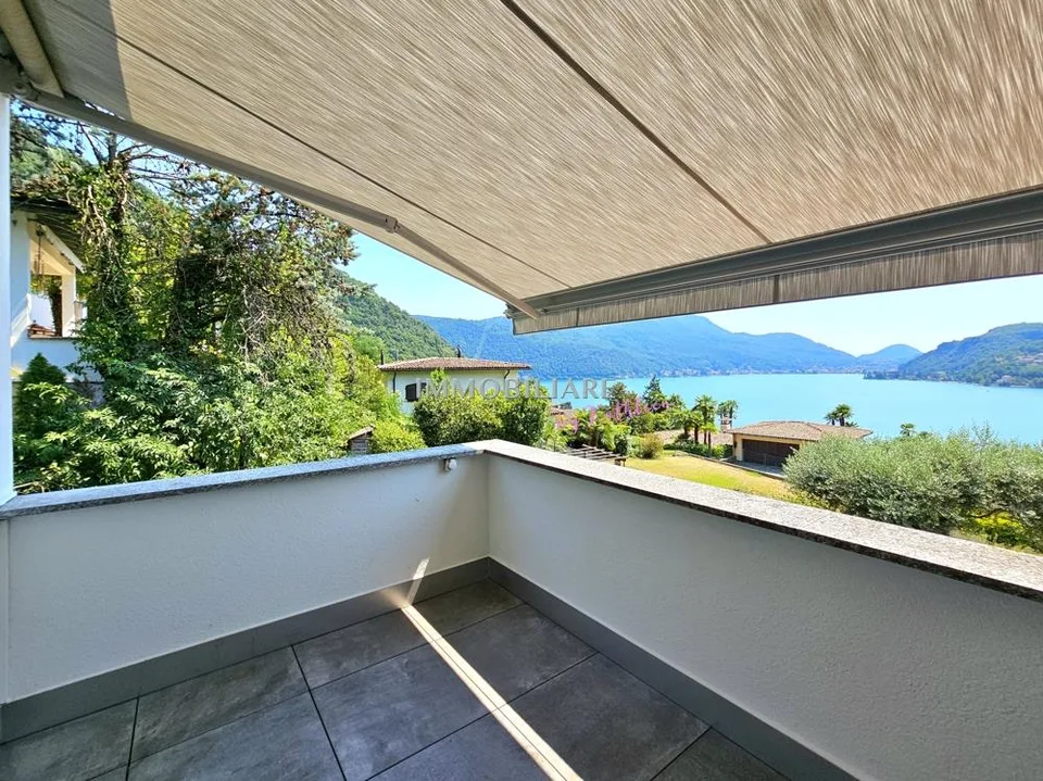 Appartamento nel Villa nel primo piano con bella terrazza e vista lago