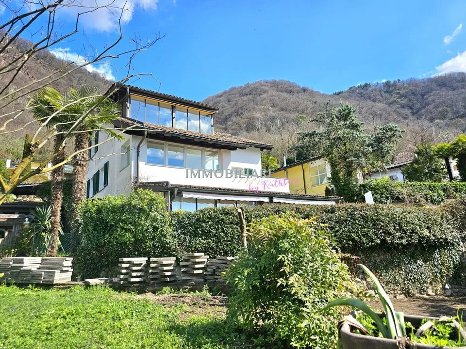 Appartamento nel Villa nel primo piano con bella terrazza e vista lago