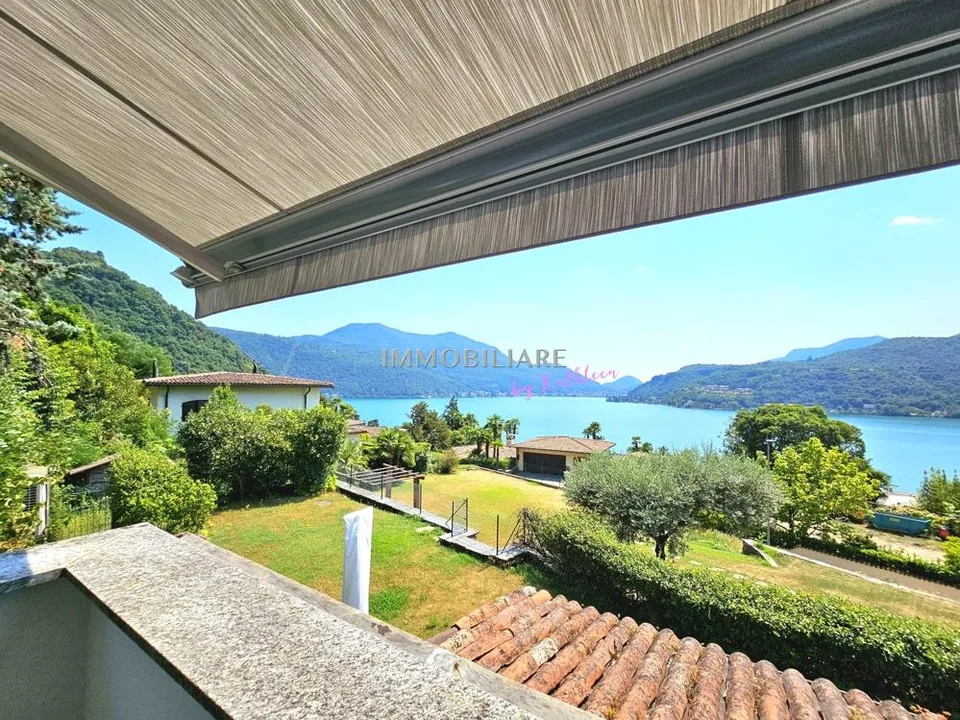 Appartamento nel Villa nel primo piano con bella terrazza e vista lago