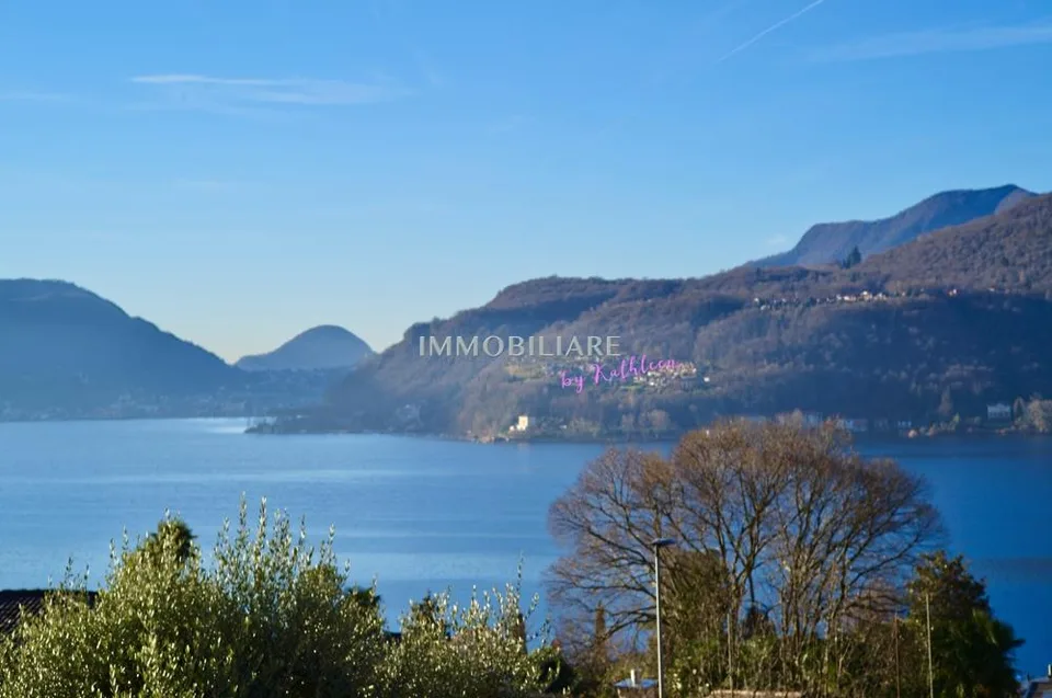 Appartamento nel Villa nel primo piano con bella terrazza e vista lago