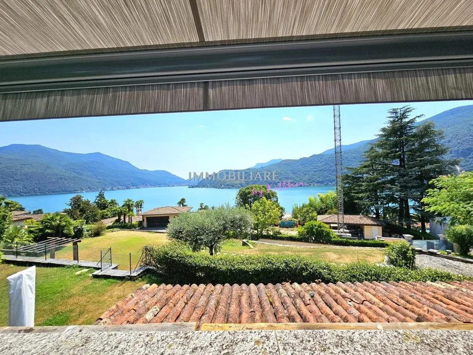 Appartamento nel Villa nel primo piano con bella terrazza e vista lago