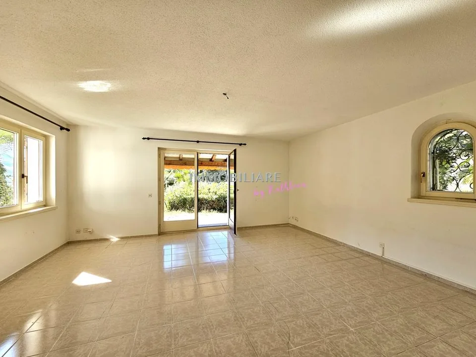 Wohnung in Villa: Erdgeschoss mit Garten, Terrasse und Seeblick