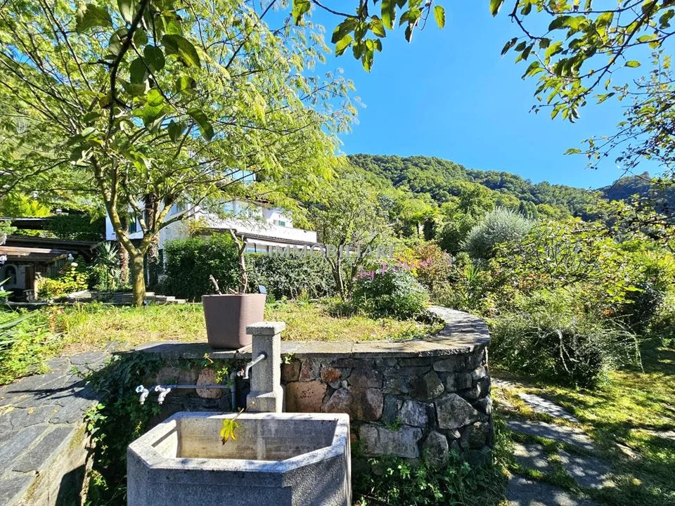 Wohnung in Villa: Erdgeschoss mit Garten, Terrasse und Seeblick